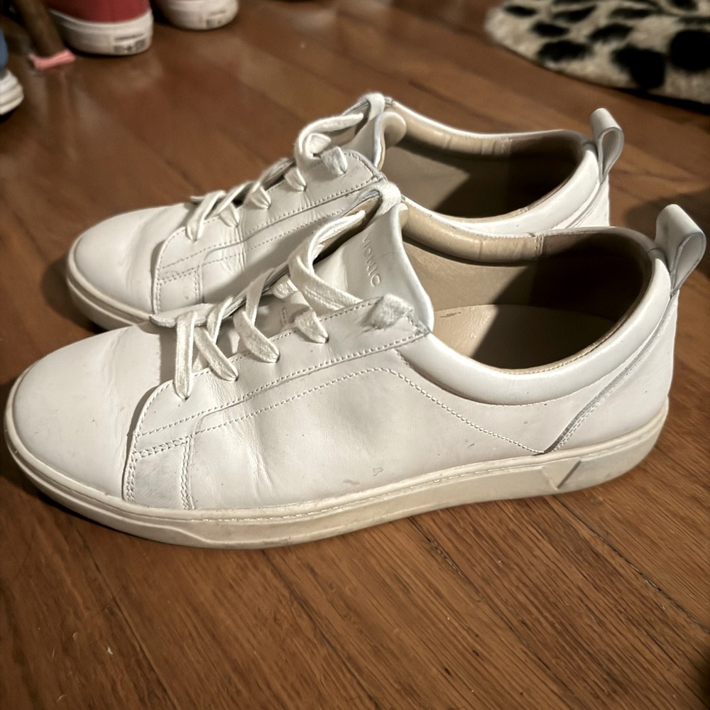 Vionic white leather sneakers - super comfortable, good for the feet!